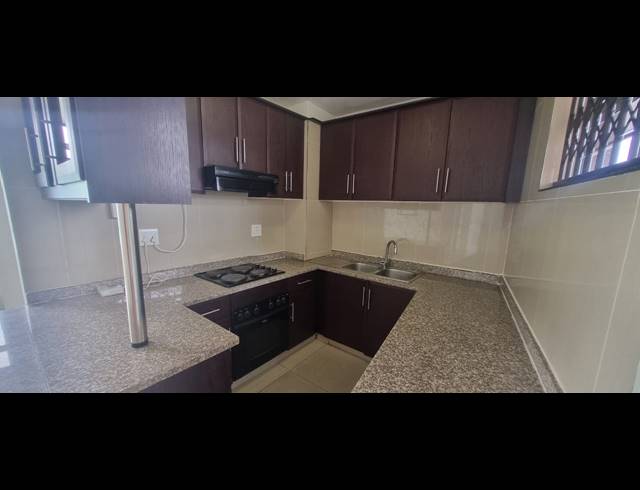 2 BEDROOM FLAT TO LET IN ESSENWOOD